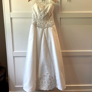 Gorgeous floor length Wedding dress